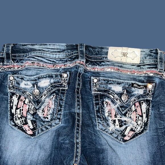 Miss Me Embroiderd Mid Rise Easy Straight Blue Jeans Size 31x28 #225 - Picture 1 of 8